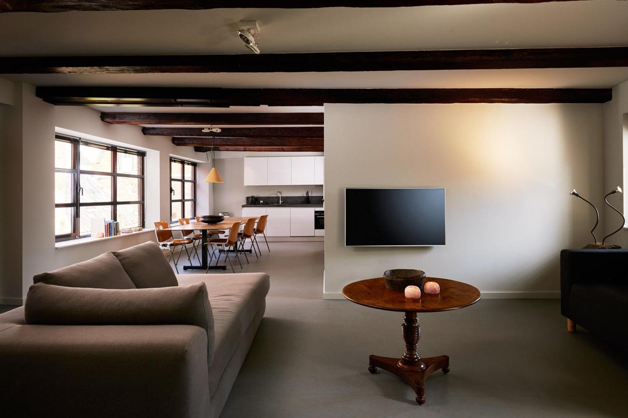 Business Apartment *